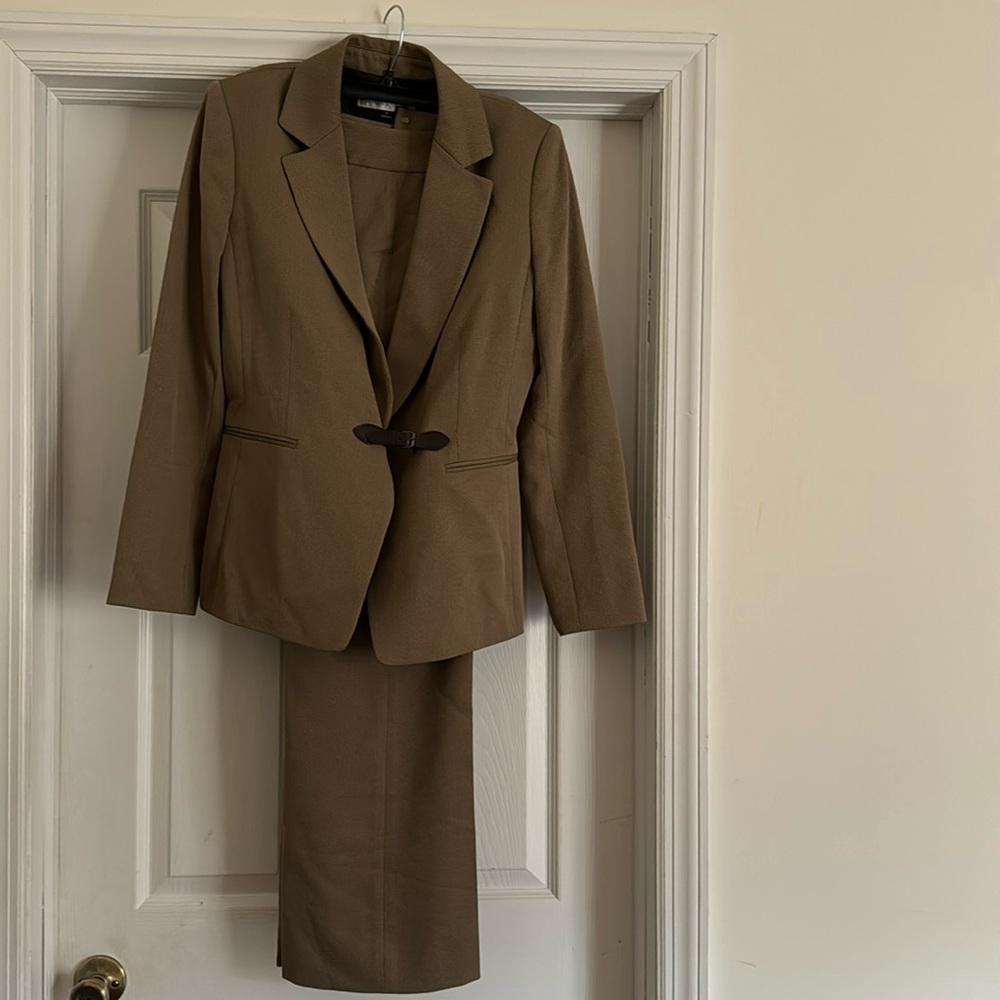 Tahari ladies brown suit, size 8
